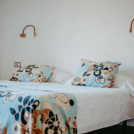 Hostal Restaurant Mussons Vins Poboleda Bagian luar foto