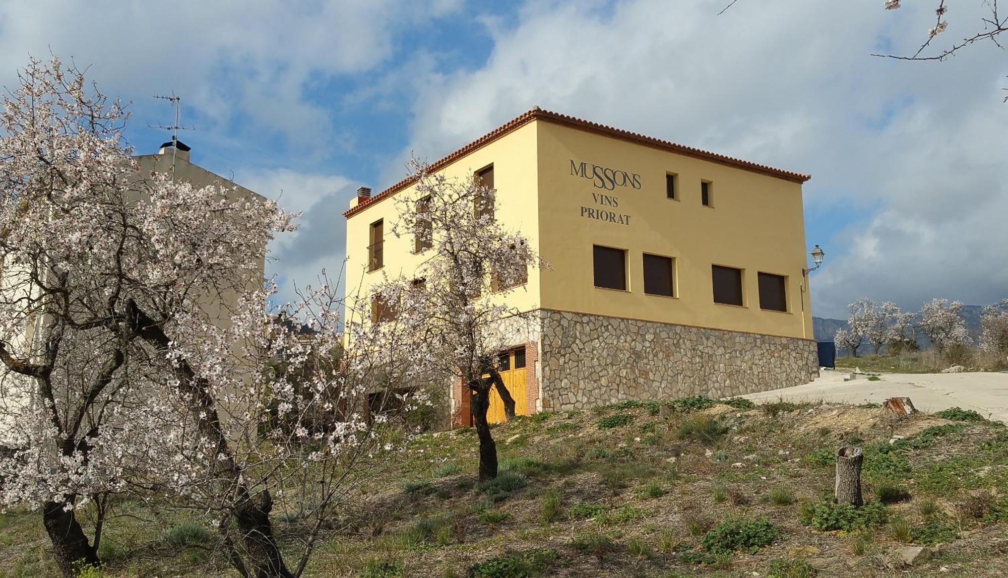 Hostal Restaurant Mussons Vins Poboleda Bagian luar foto