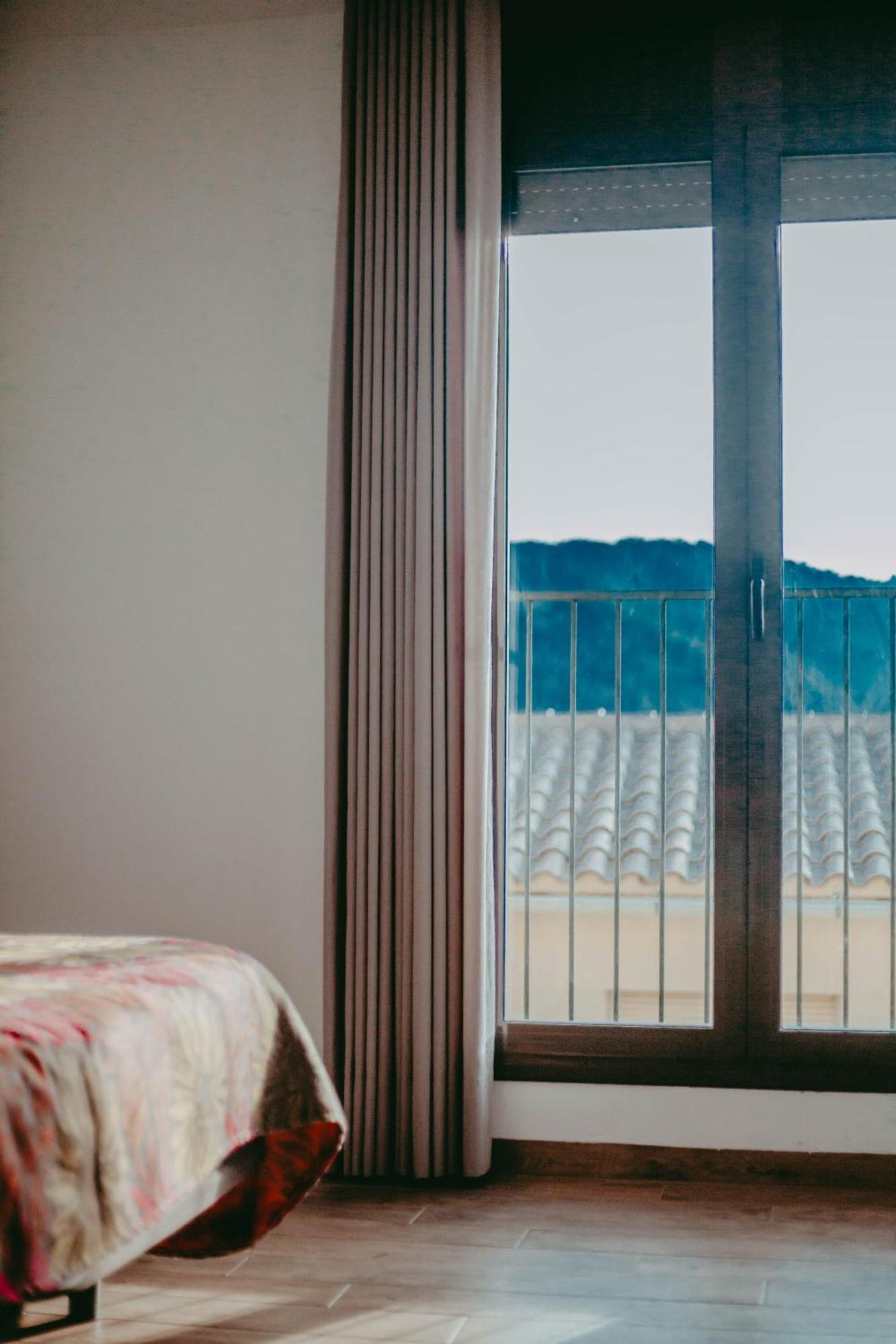 Hostal Restaurant Mussons Vins Poboleda Bagian luar foto