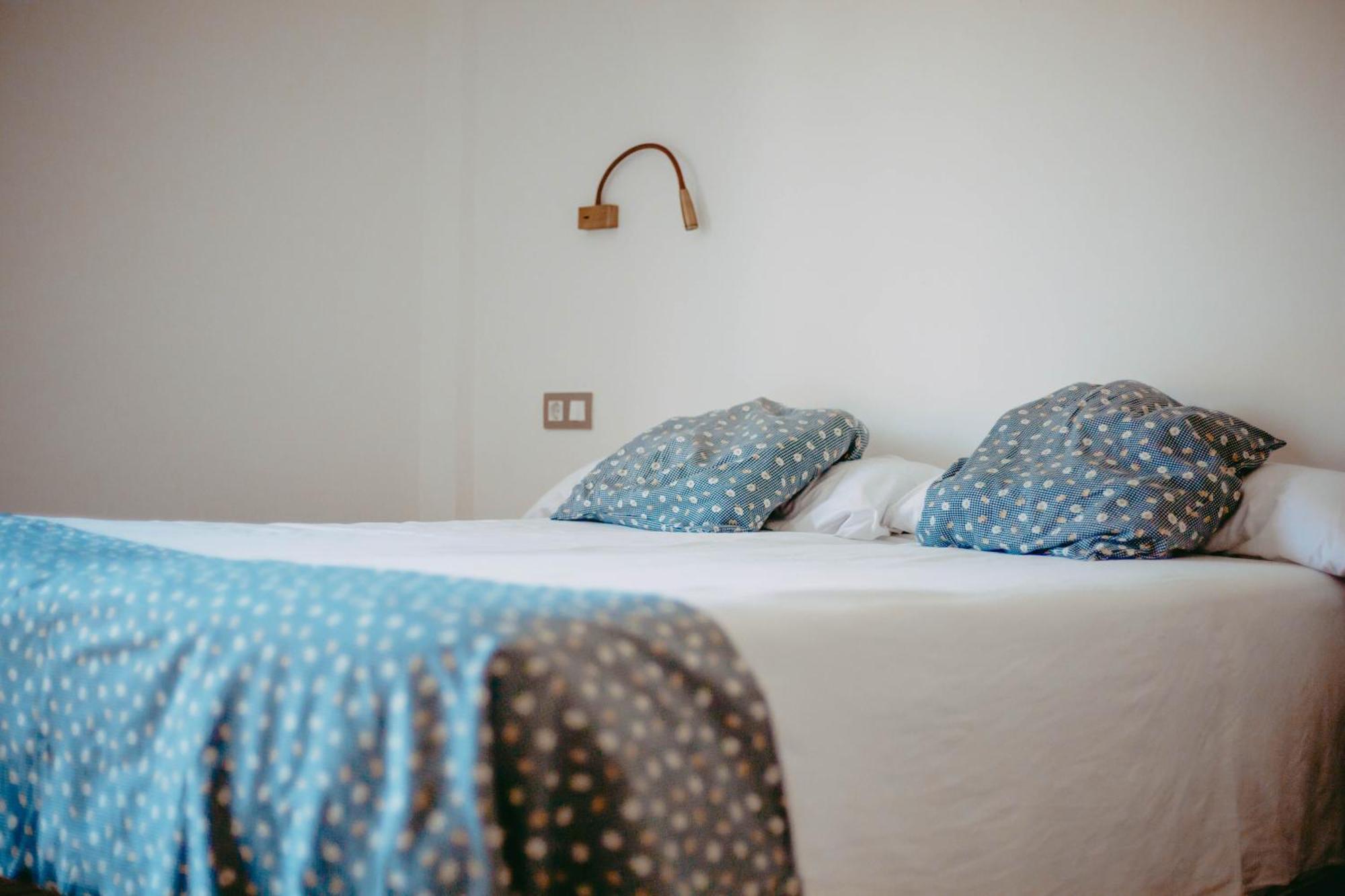 Hostal Restaurant Mussons Vins Poboleda Bagian luar foto