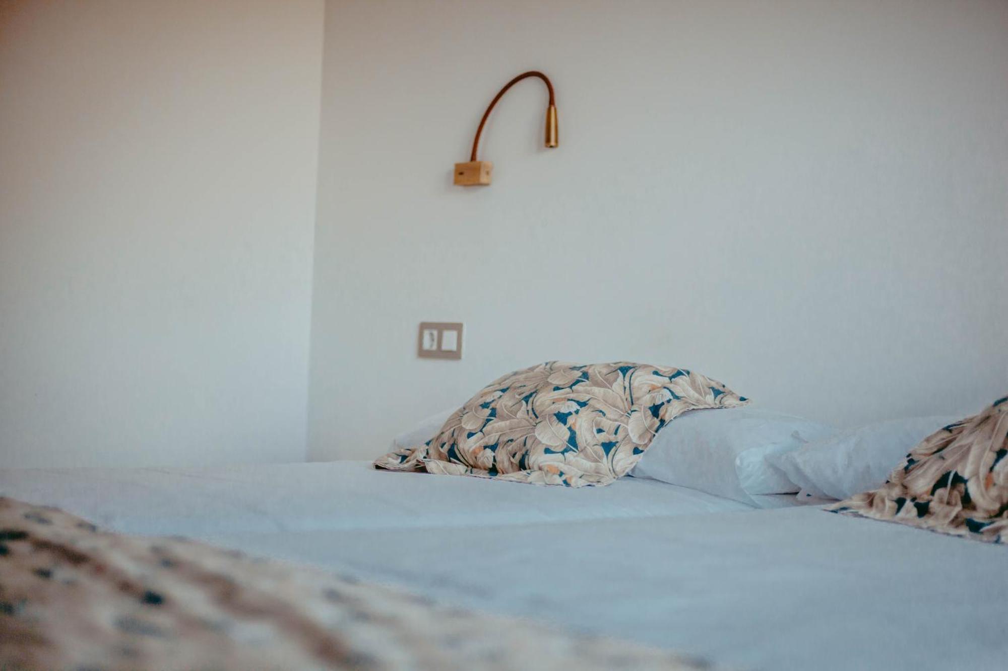 Hostal Restaurant Mussons Vins Poboleda Bagian luar foto