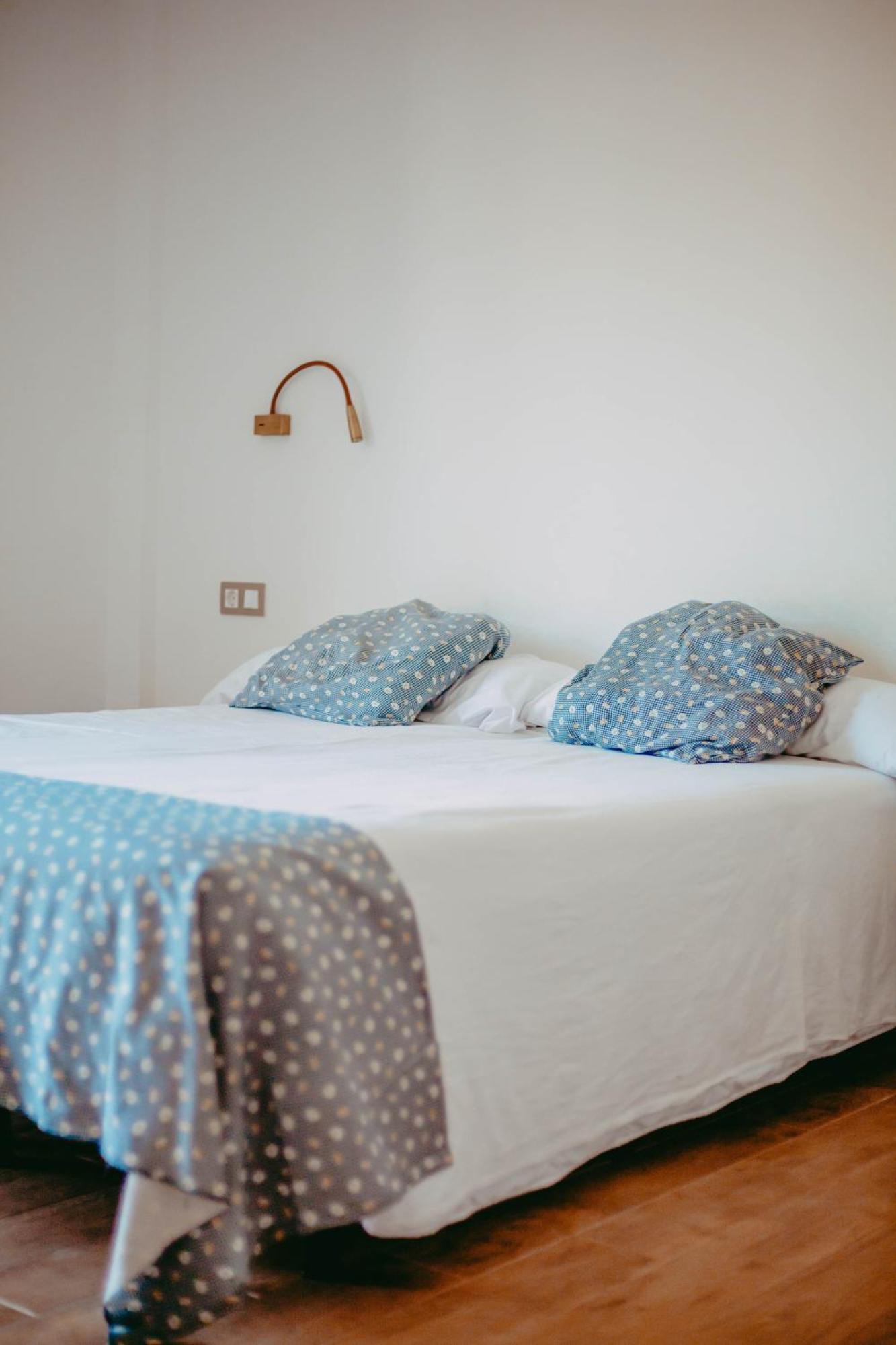 Hostal Restaurant Mussons Vins Poboleda Bagian luar foto