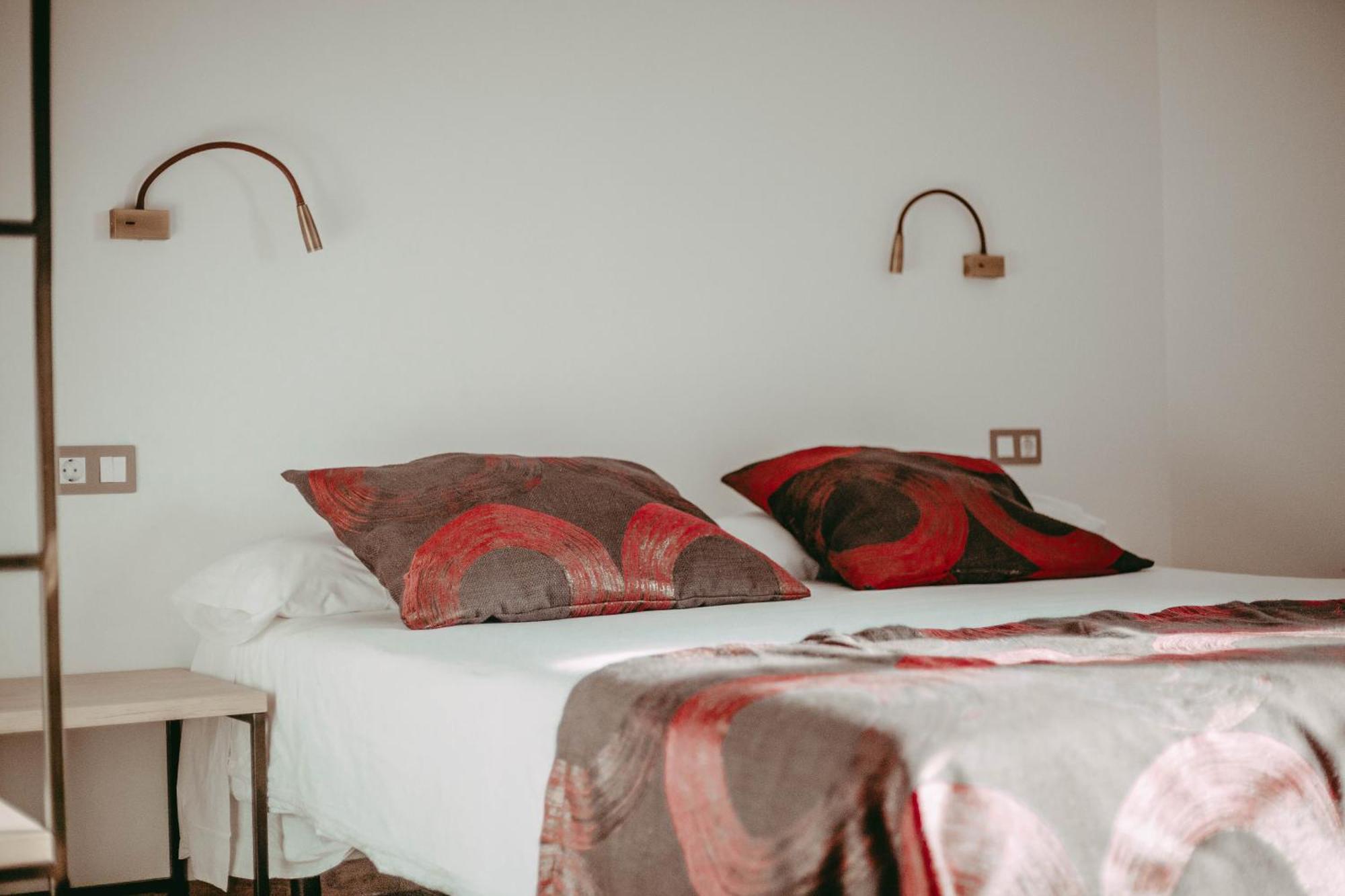 Hostal Restaurant Mussons Vins Poboleda Bagian luar foto