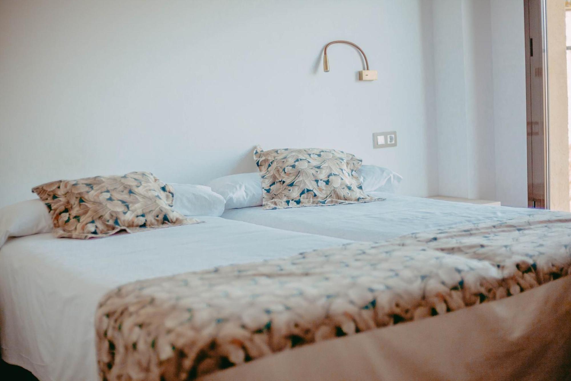 Hostal Restaurant Mussons Vins Poboleda Bagian luar foto