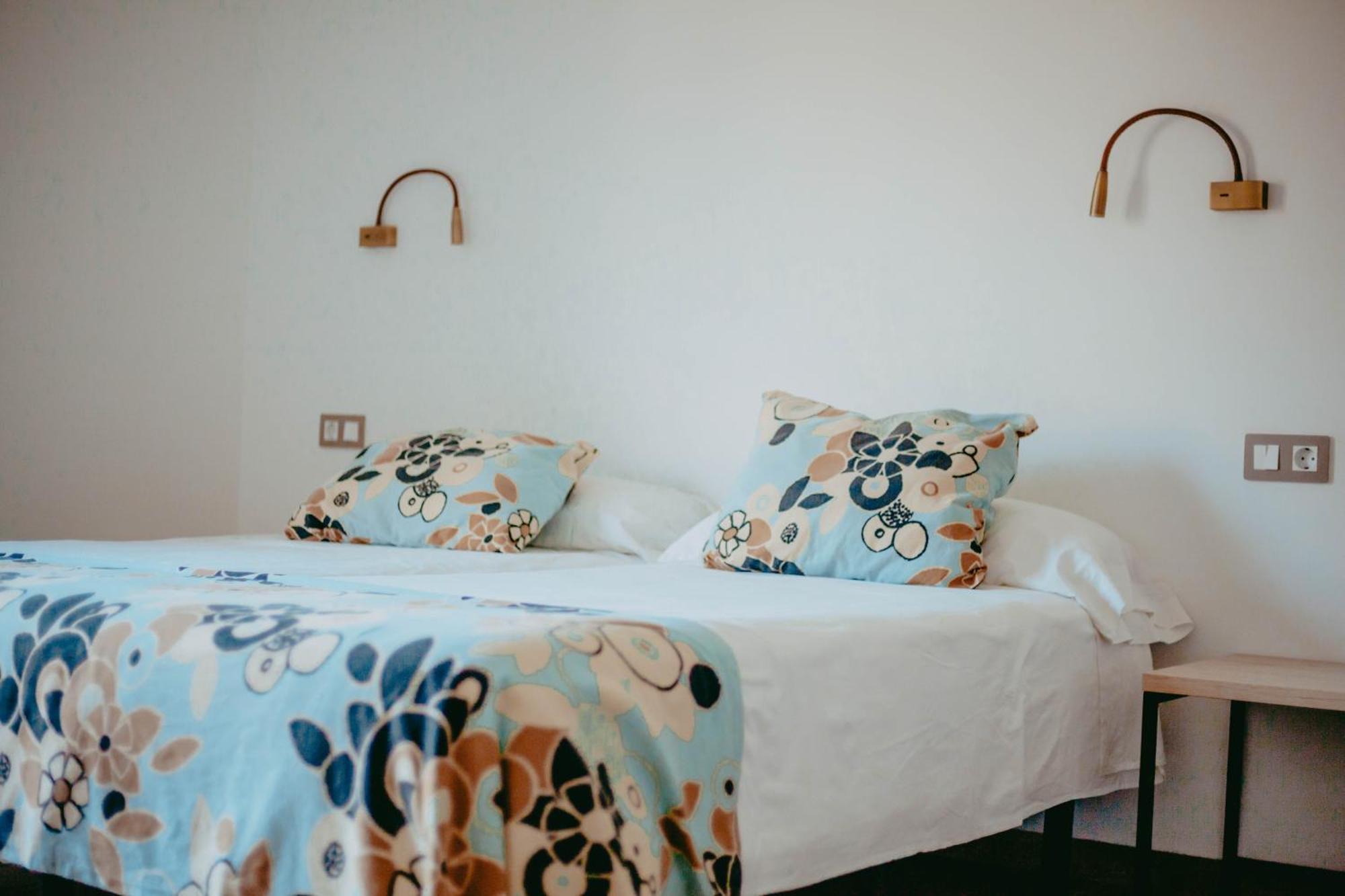 Hostal Restaurant Mussons Vins Poboleda Bagian luar foto