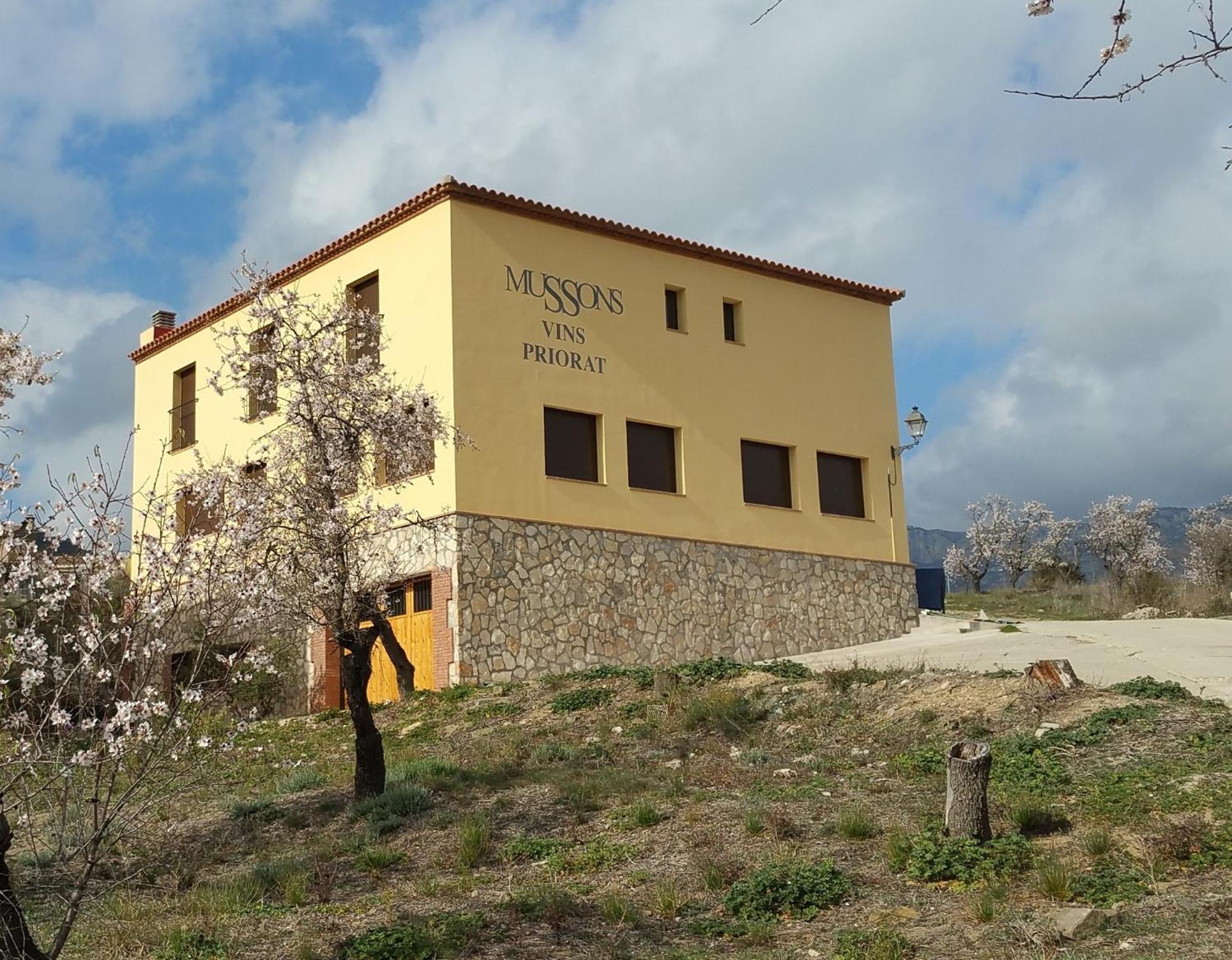 Hostal Restaurant Mussons Vins Poboleda Bagian luar foto